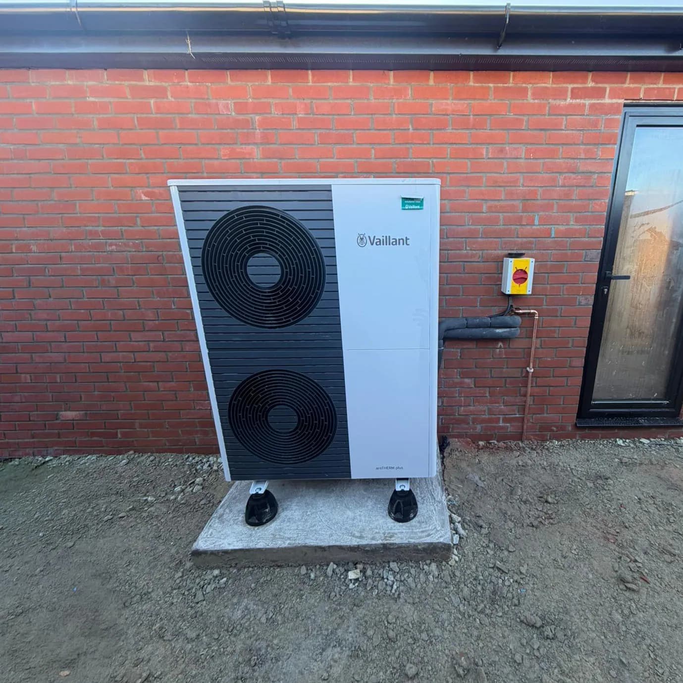 Vaillant aroTHERM plus air source heat pump installed in Hoddesdon
